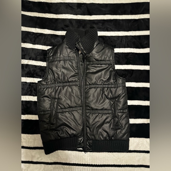 🎀 CODE BLEU 🎀 (VINTAGE) BLACK PUFFER VEST/GILET - Picture 2 of 3